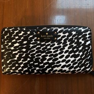 Kate Spade Grove Street petal wallet